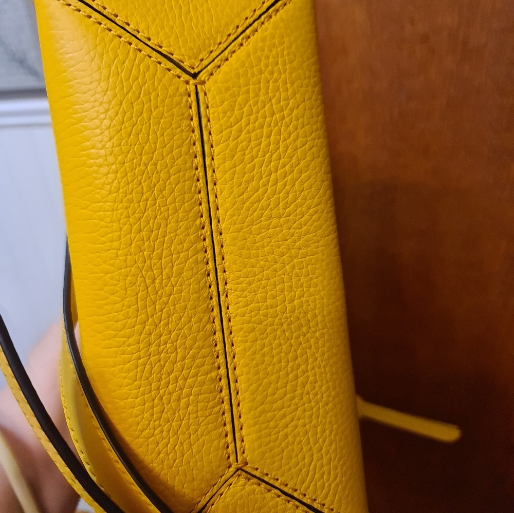 Michael kors purse - Picture 3 of 6